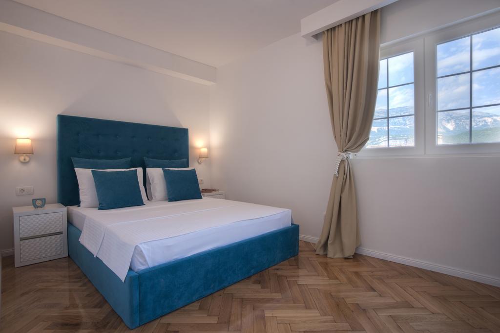 Apartment Captain's