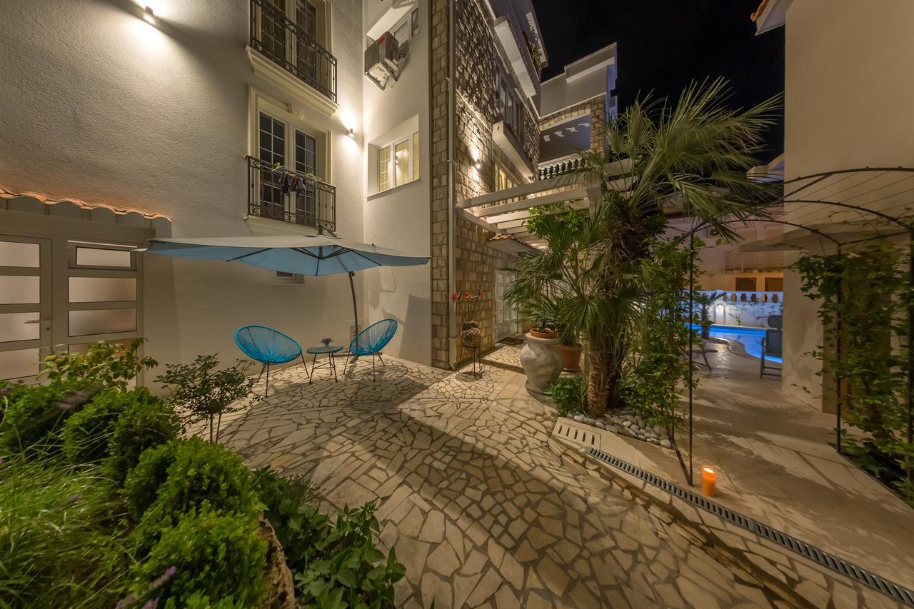 Apartment Captain's